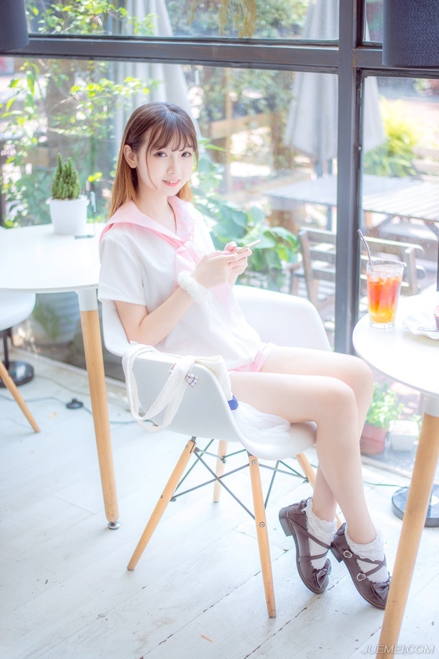 “其实本可以用船只运粮的，若以船队运粮，逆江而上，我军的后勤供应至少在打到江州之前，可保无忧。”马良叹了口气，苦笑道。
